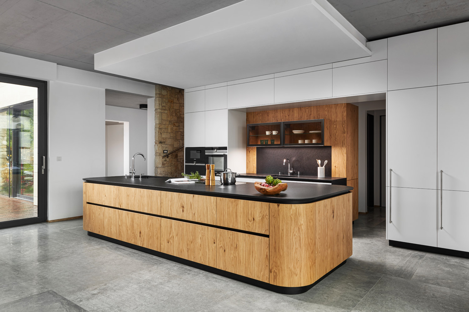 Hanák realizace kuchyně dýha bílý lak