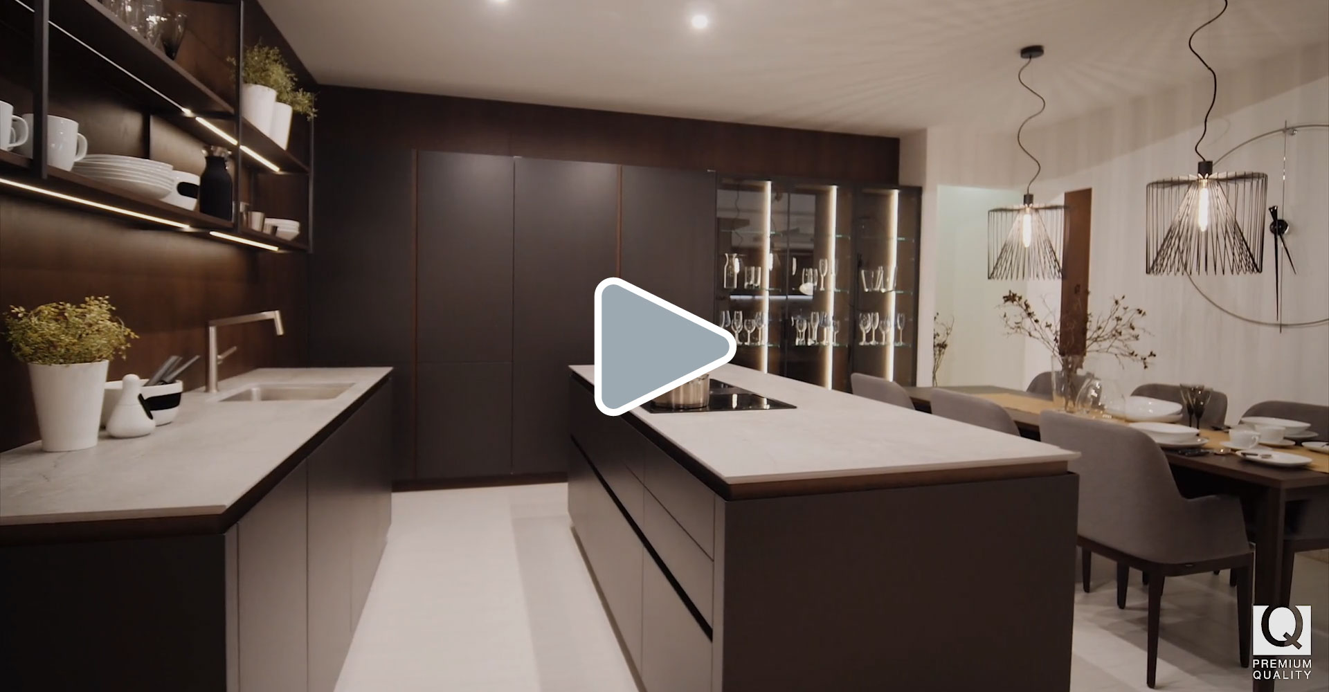 Model ELEGANTE se zkosenou úchytkou