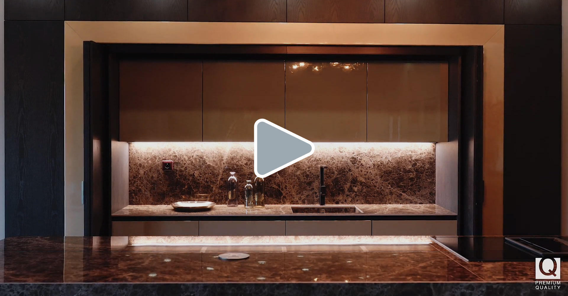 Model ELEGANTE s dominantním ostrůvkem